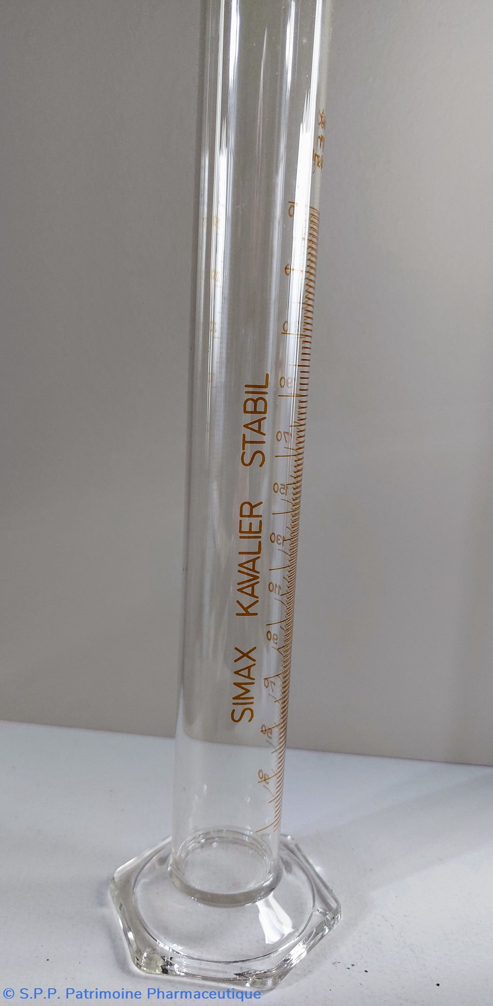 Éprouvette sur pied graduée 30 à 250 ml 6 science pharmacie eprouvette sur pied graduee 30 a 250 ml