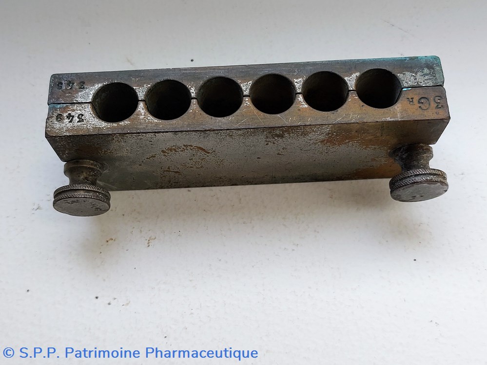Moule en laiton 6 suppositoires 349 - 3 G 5 science pharmacie moule en laiton 6 suppositoires 349 3 g