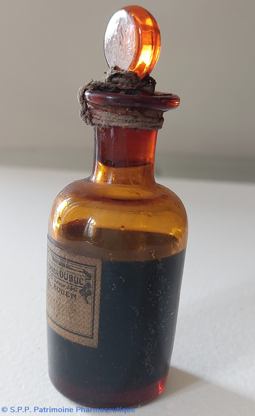 Flacon de verre ambré avec bouchon 2 science pharmacie flacon de verre ambre avec bouchon