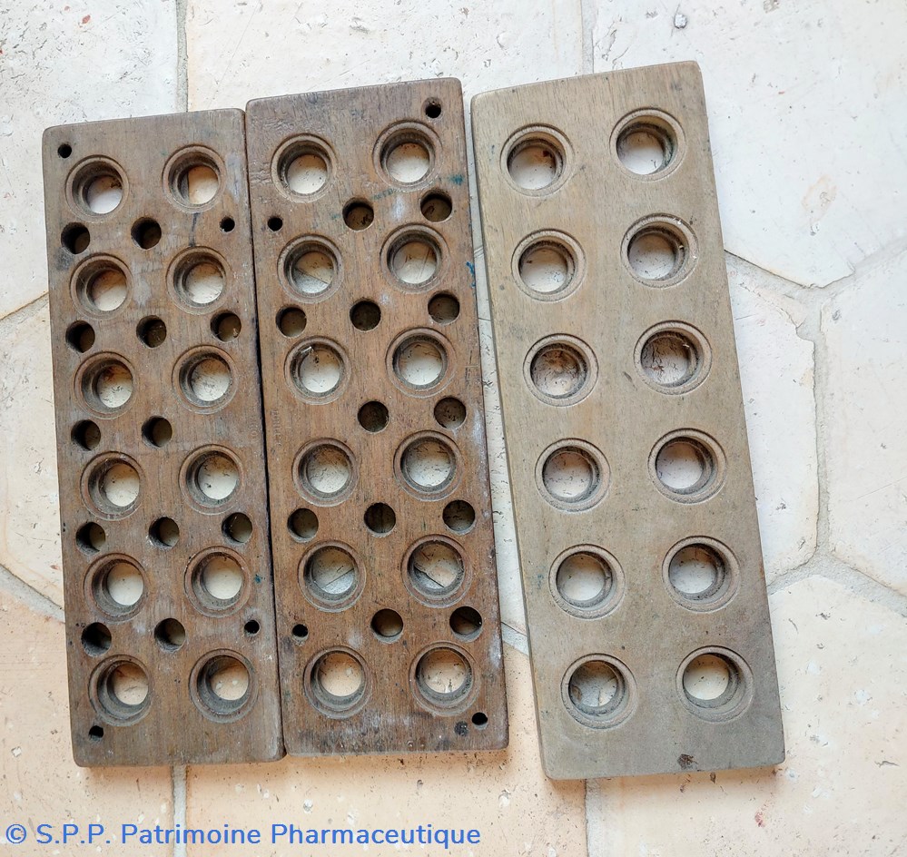 science pharmacie cachets grilles en bois alveolees 27 sur 9 cm
