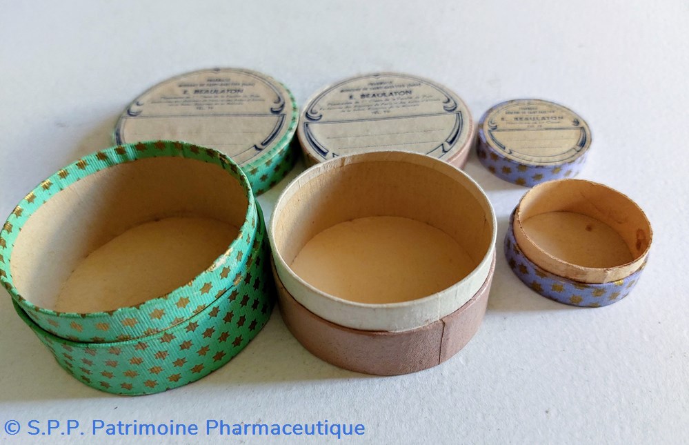 Boites gigognes vides Phie E. BEAULATON science pharmacie boites gigognes vides phie e beaulaton
