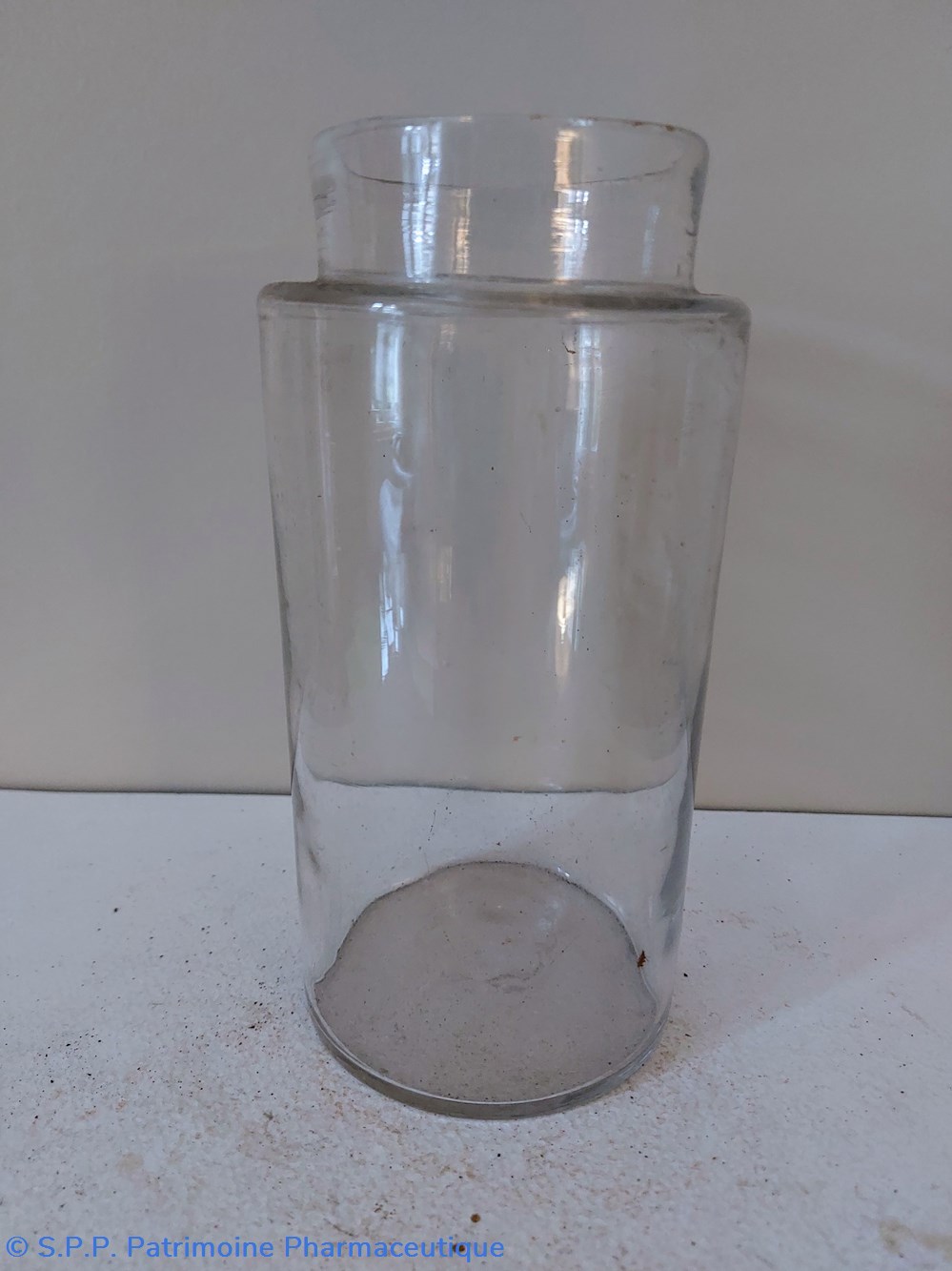 Pot de Pharmacie en verre blanc h 19.5 cm science pot de pharmacie en verre blanc h 19 5 cm