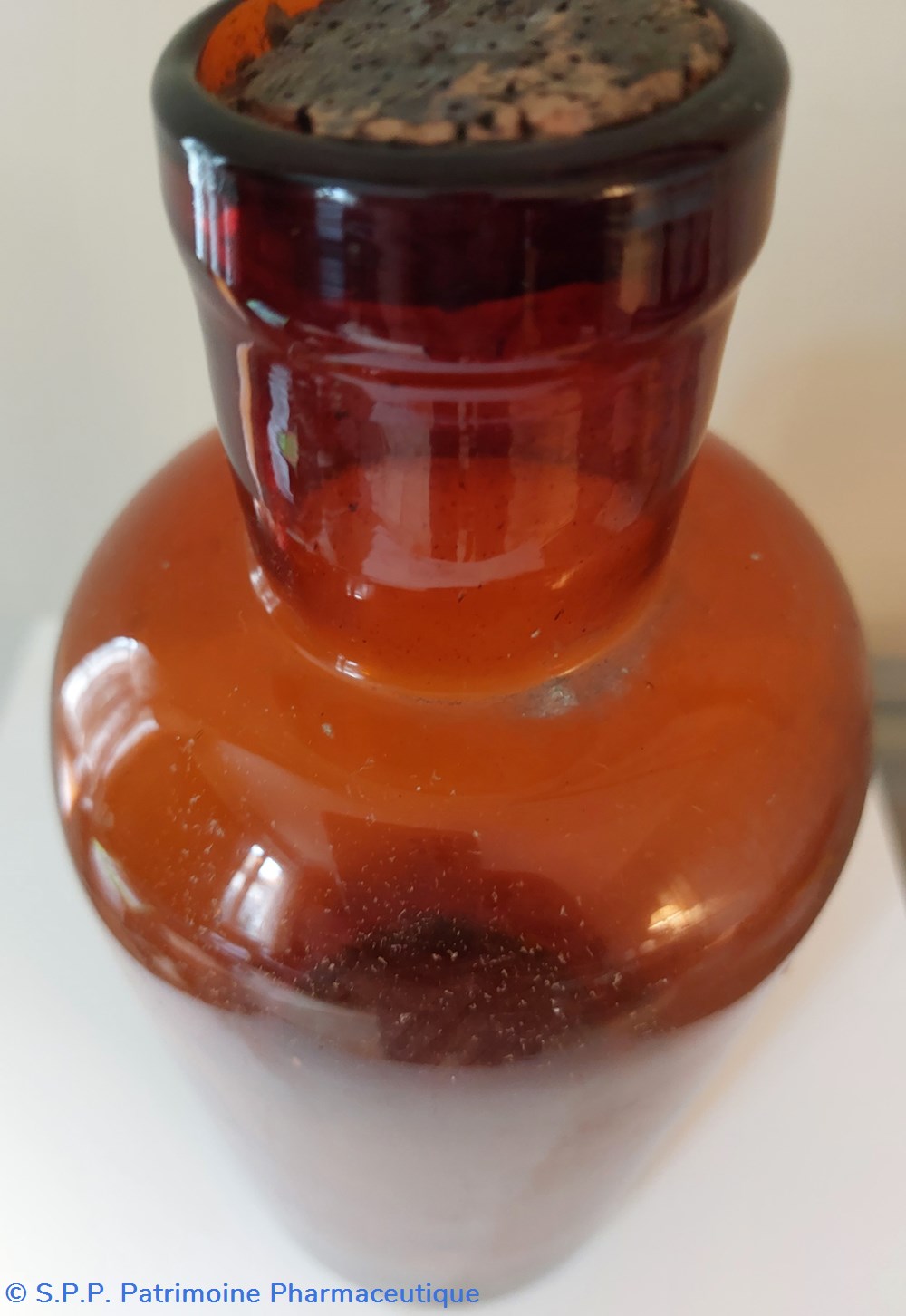 science bouteille de pharmacie vide en verre ambre
