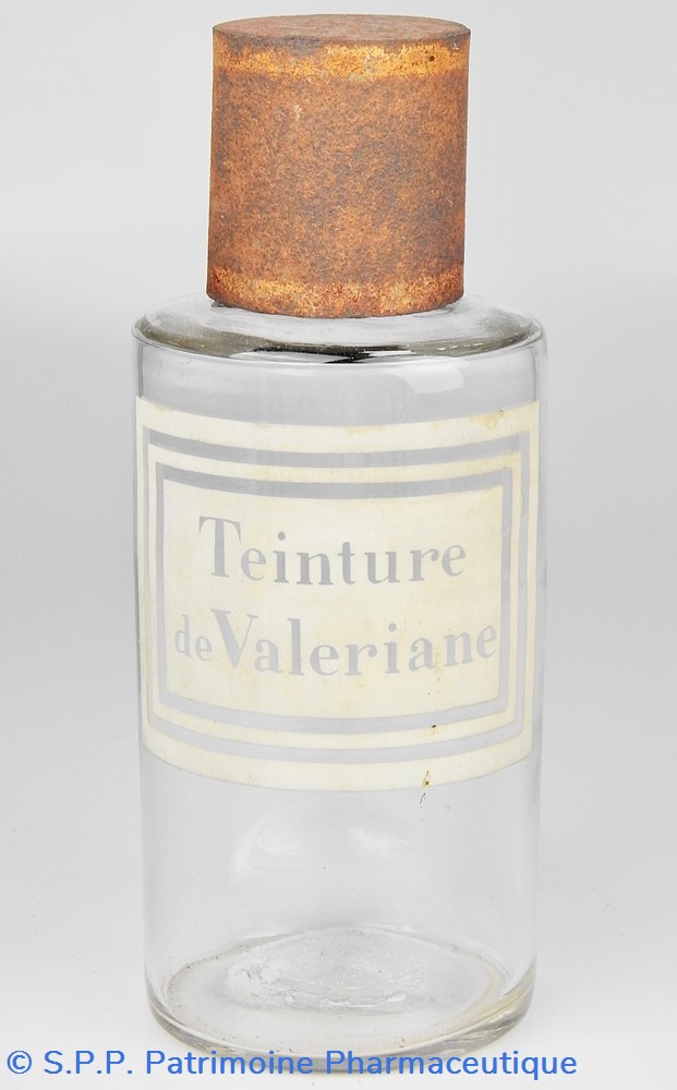 Flacon en verre petit modèle étiquette blanche Pharmacie RAVASSE 4 science flacon en verre petit modele etiquette blanche pharmacie ravasse