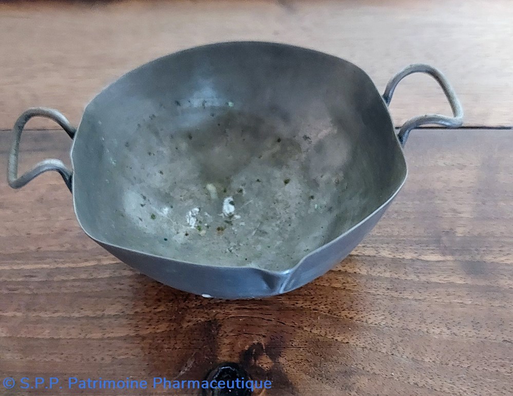 science coupelle de pharmacie en etain diametre 8 cm