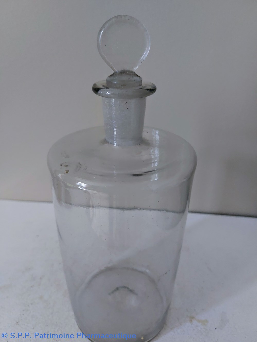 21 / Flacon vide en verre blanc science pharmacie 21 flacon vide en verre blanc