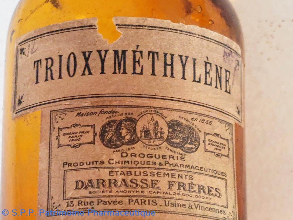 TRIOXYMETHYLENE / Flacon verre ambré 10 cm 5 science pharmacie trioxymethylene flacon verre ambre 10 cm