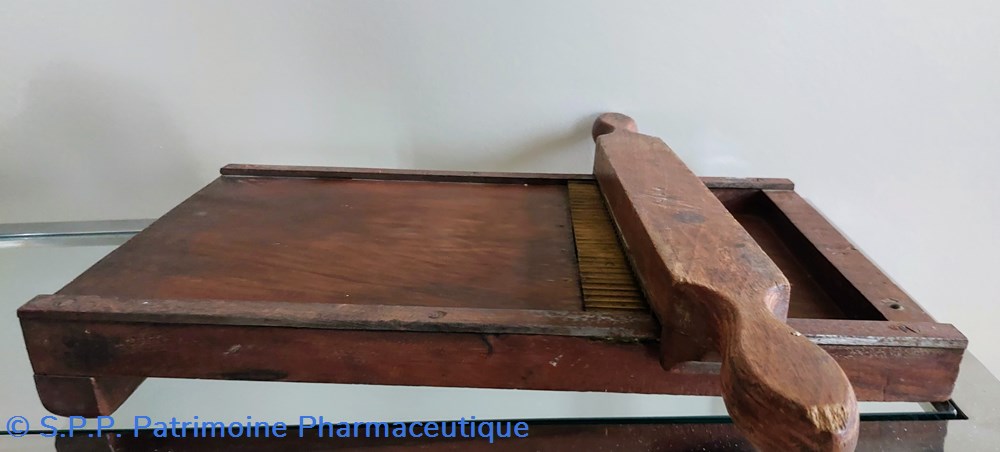 Pilulier ancien en bois et laiton 2 science pharmacie pilulier ancien en bois et laiton
