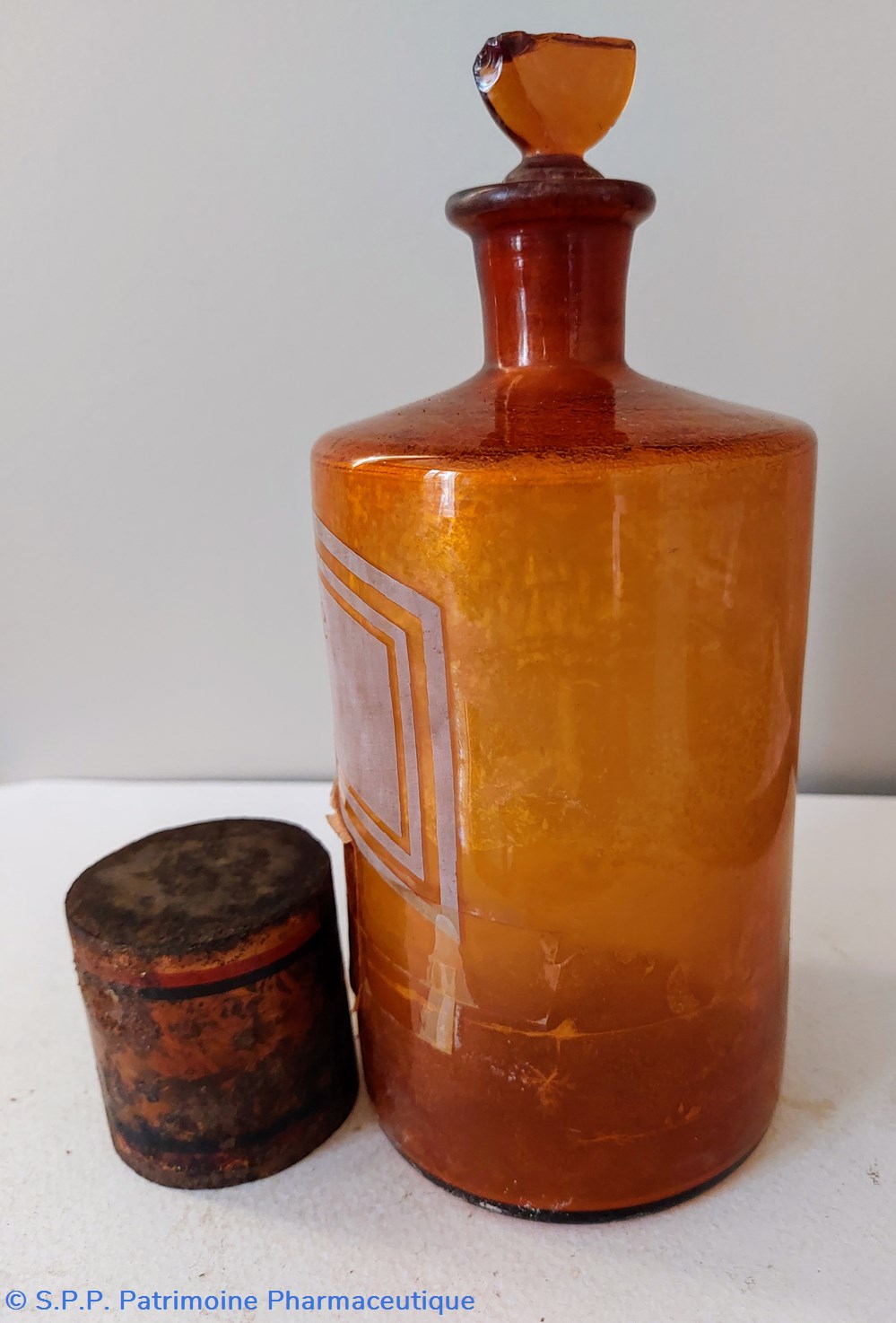 Flacon verre ambré - "Aq: VitaeVetus" - Eau sédative de Raspail 6 science pharmacie flacon verre ambre aq vitaevetus eau sedative de raspail