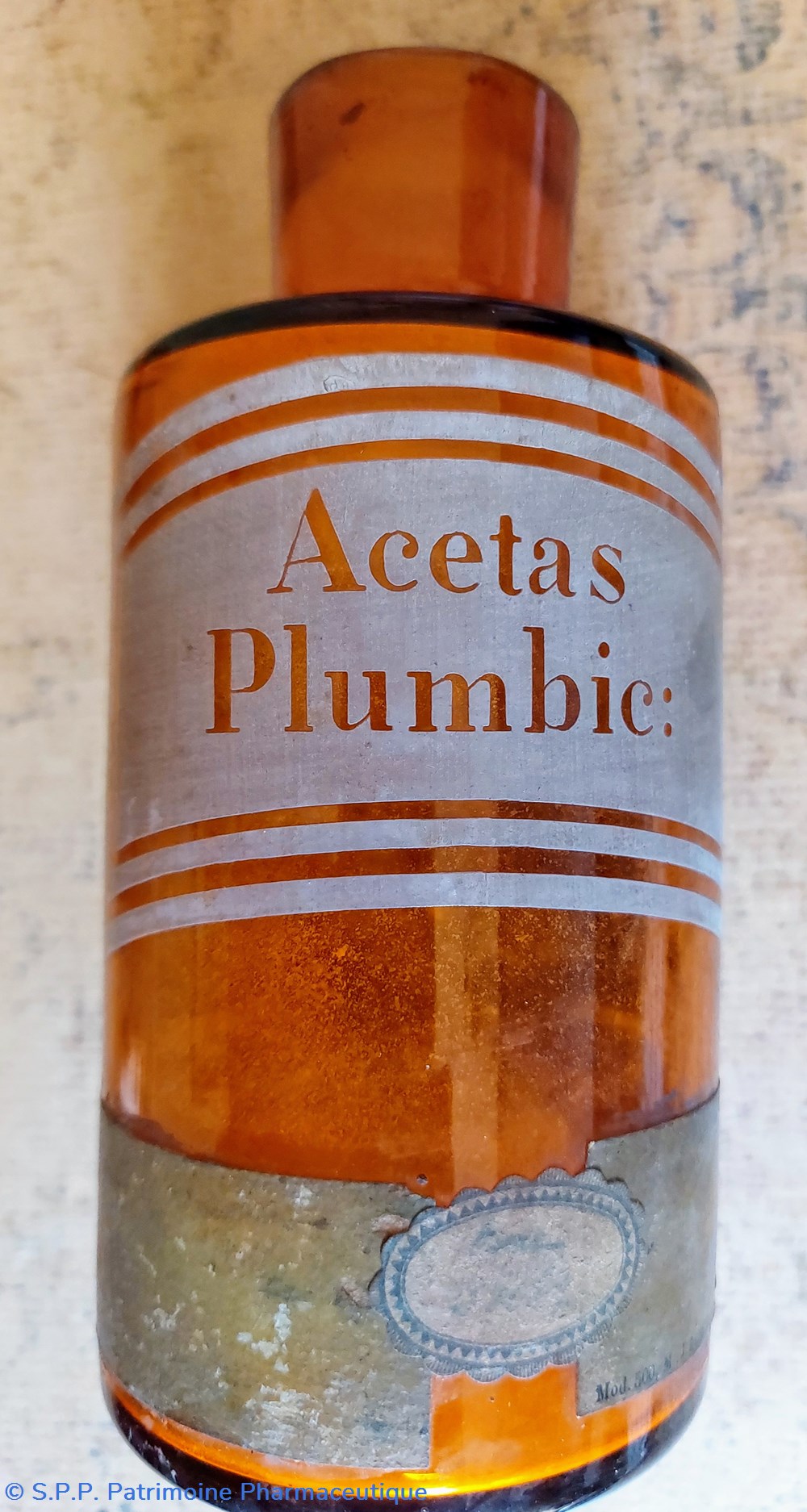 Flacon en verre ambré "Acetas Plumbicus Crist : " - " Acetas Plumbic : " 2 science pharmacie flacon en verre ambre acetas plumbicus crist acetas plumbic
