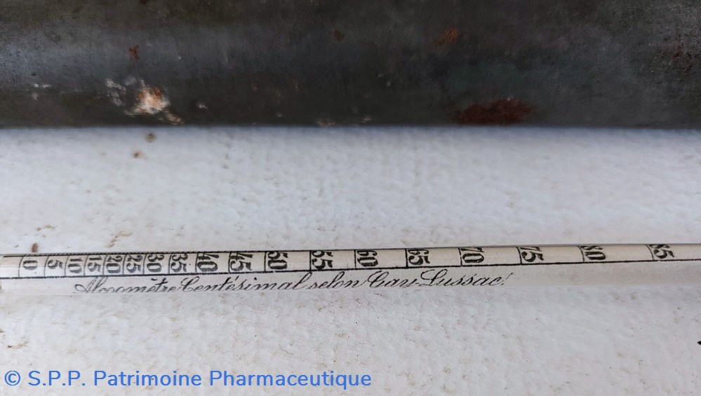 science pharmacie alcoometre centesimal selon gay lussac