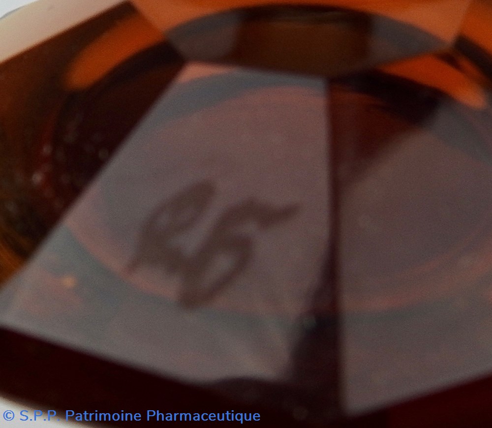 Flacon de pharmacie en verre ambré moyen modèle à étiquette blanche et noire 4 science flacon de pharmacie en verre ambre moyen modele a etiquette blanche et noire