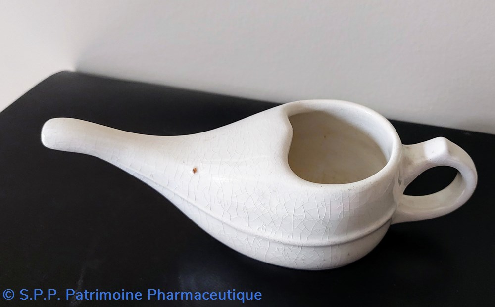 Biberon de malade / Canard faïence de Gien 4 science pharmacie biberon de malade canard faience de gien