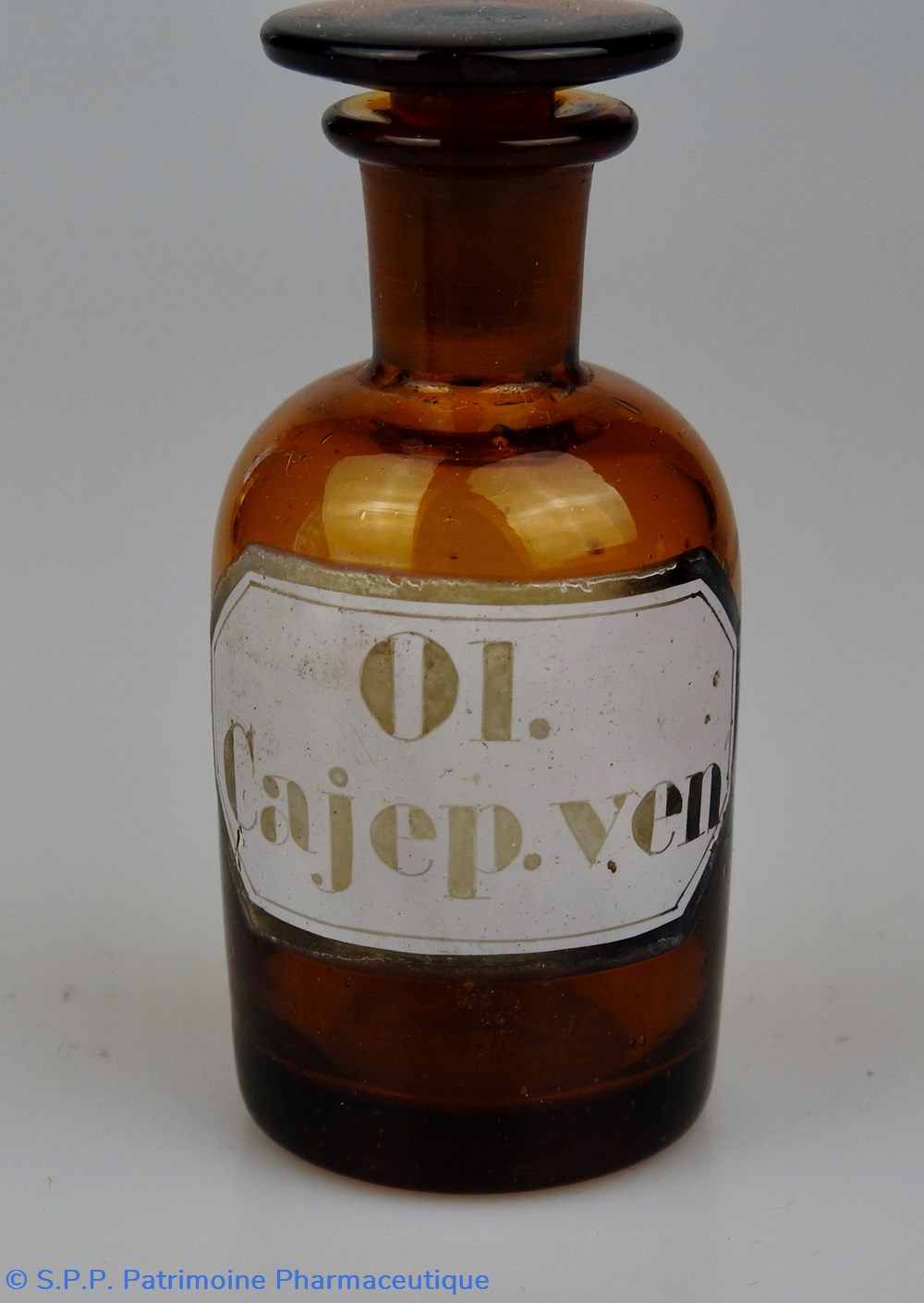 Flacon de pharmacie en verre ambré petit modèle avec étiquette science flacon de pharmacie en verre ambre petit modele avec etiquette