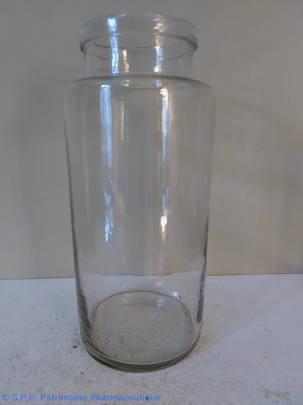 Pot de Pharmacie en verre blanc h 23. 5 cm science pot de pharmacie en verre blanc h 23 5 cm