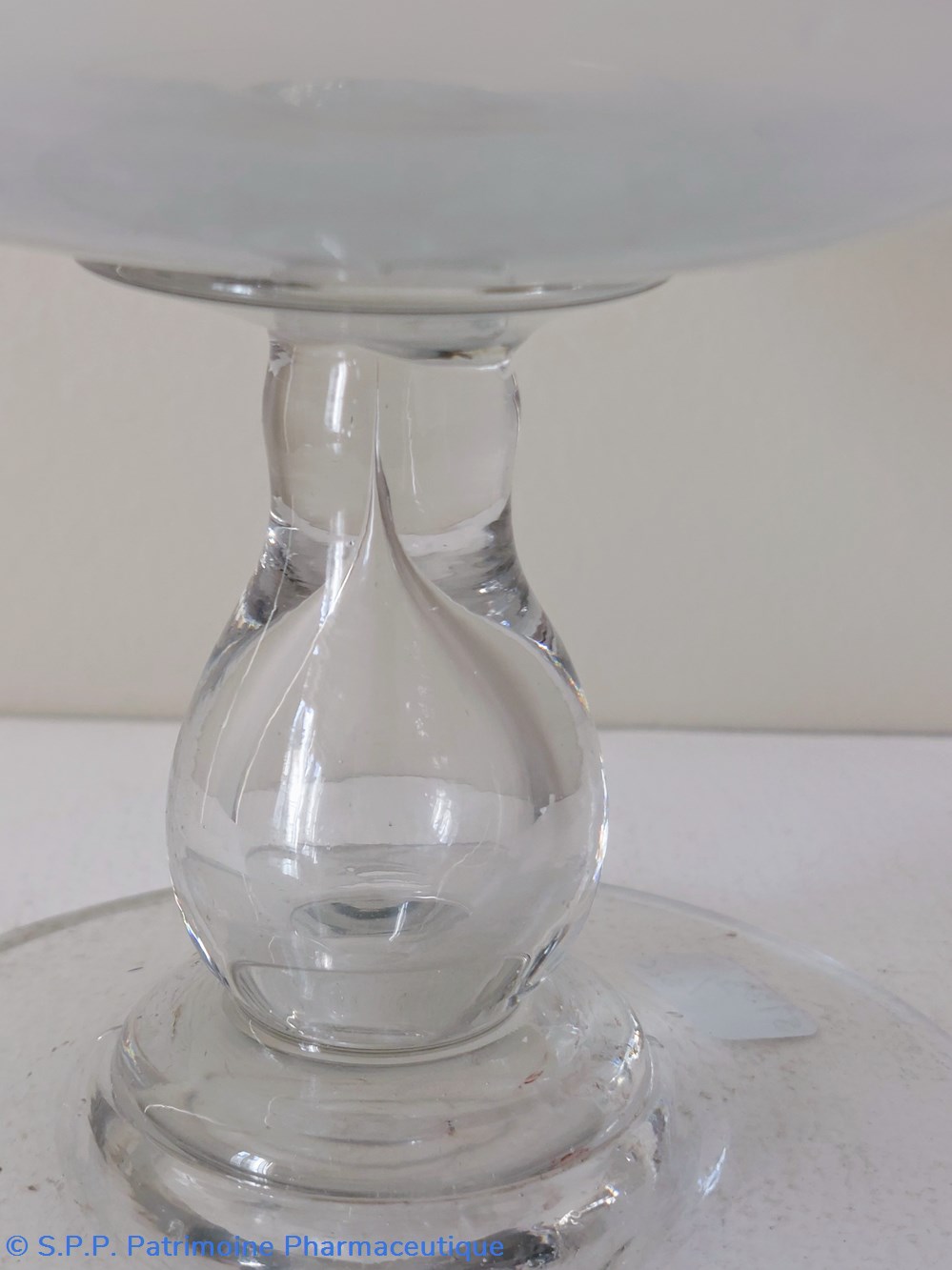 Vase à sangsues / Boule en verre sur pied 22 cm 5 science pharmacie vase a sangsues boule en verre sur pied 22 cm
