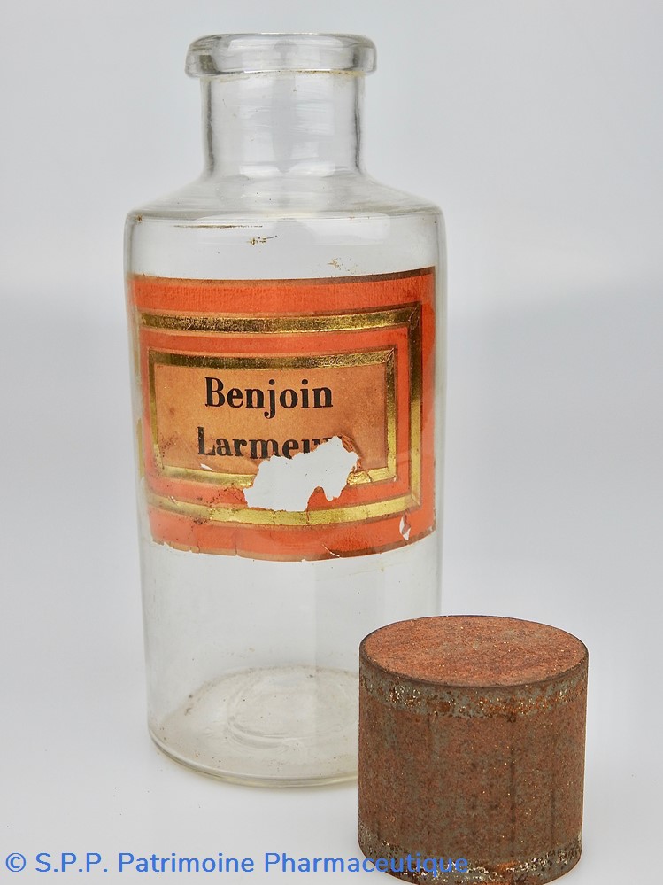 Flacon en verre petit modèle Pharmacie RAVASSE 3 science flacon en verre petit modele pharmacie ravasse