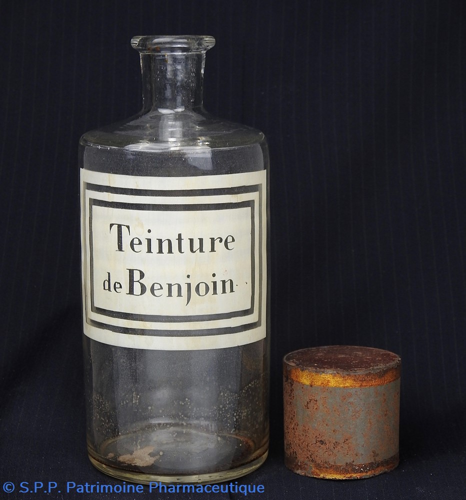 Flacon en verre petit modèle étiquette blanche Pharmacie RAVASSE 3 science flacon en verre petit modele etiquette blanche pharmacie ravasse