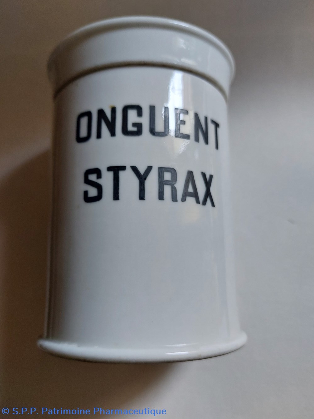 science onguent styrax pot de pharmacie