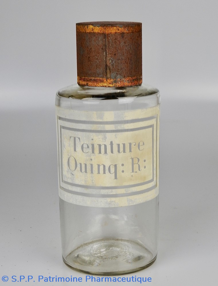 Flacon en verre petit modèle étiquette blanche Pharmacie RAVASSE 4 science flacon en verre petit modele etiquette blanche pharmacie ravasse