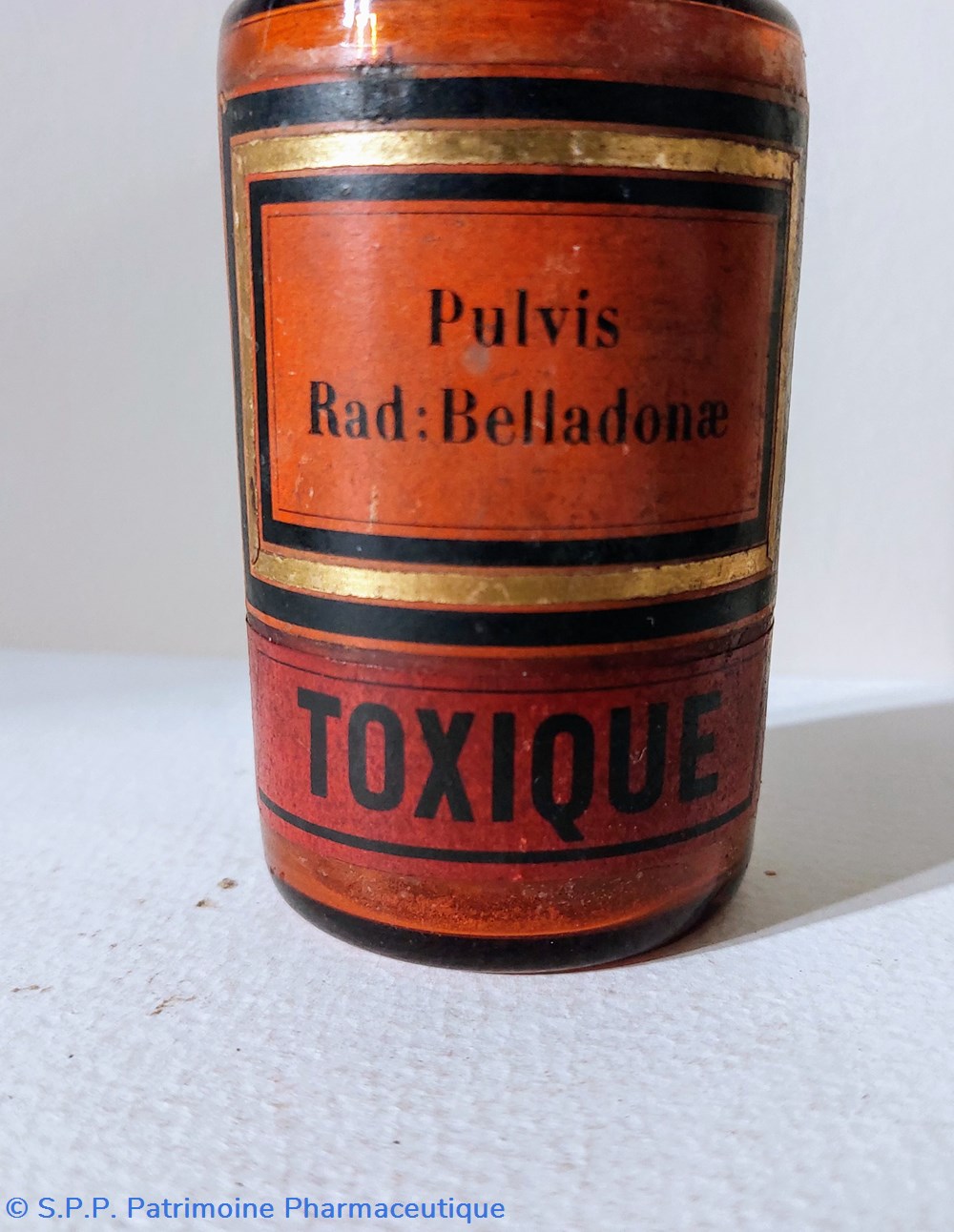 Pulvis Rad : Belladonæ/ Flacon verre ambré 12cm 6 science pharmacie pulvis rad belladon flacon verre ambre 12cm