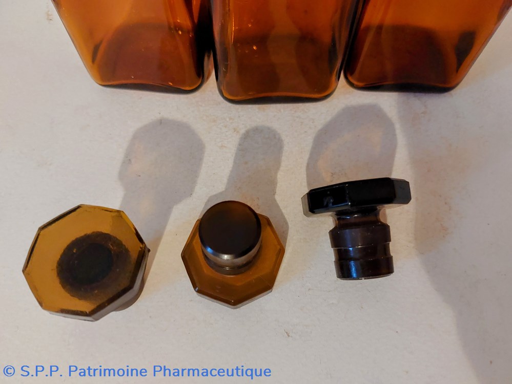 science pharmacie trio de flacons hauteur de 15 5 base carree