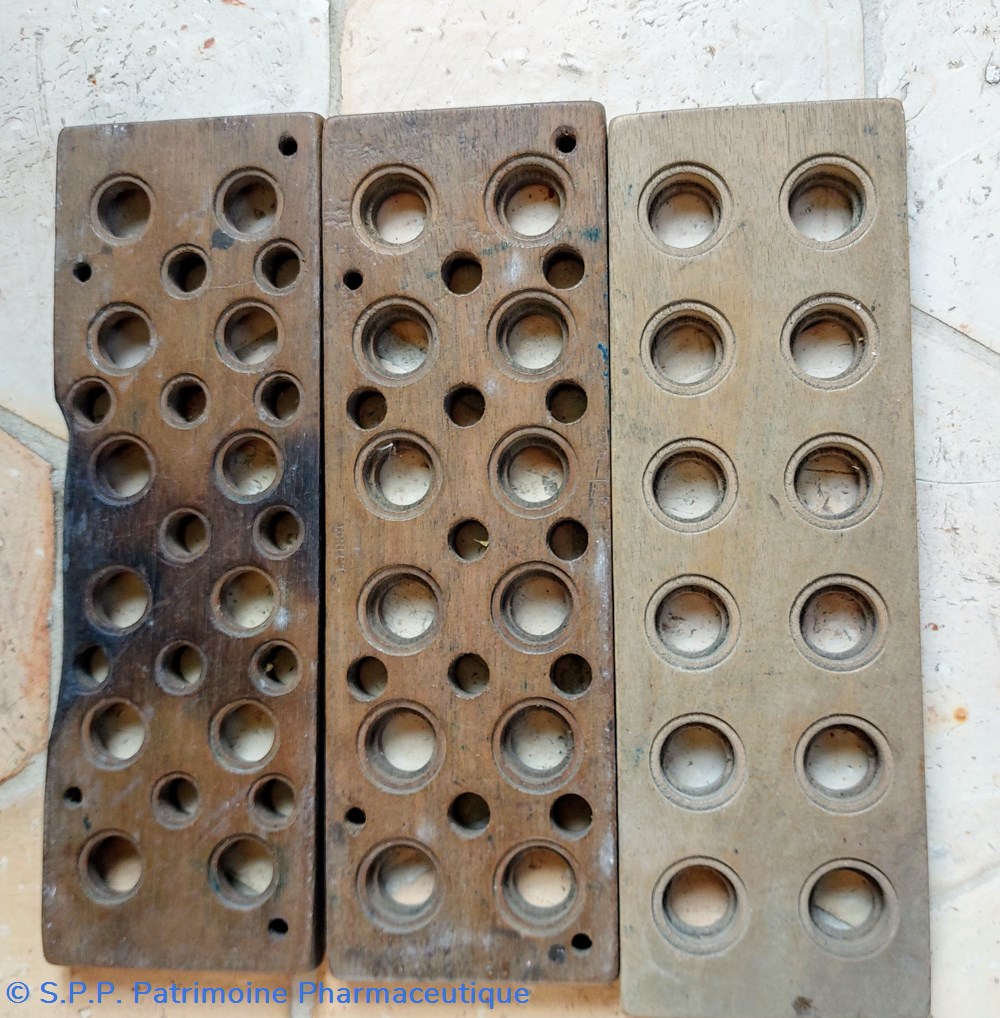 science pharmacie cachets grilles en bois alveolees 27 sur 9 cm