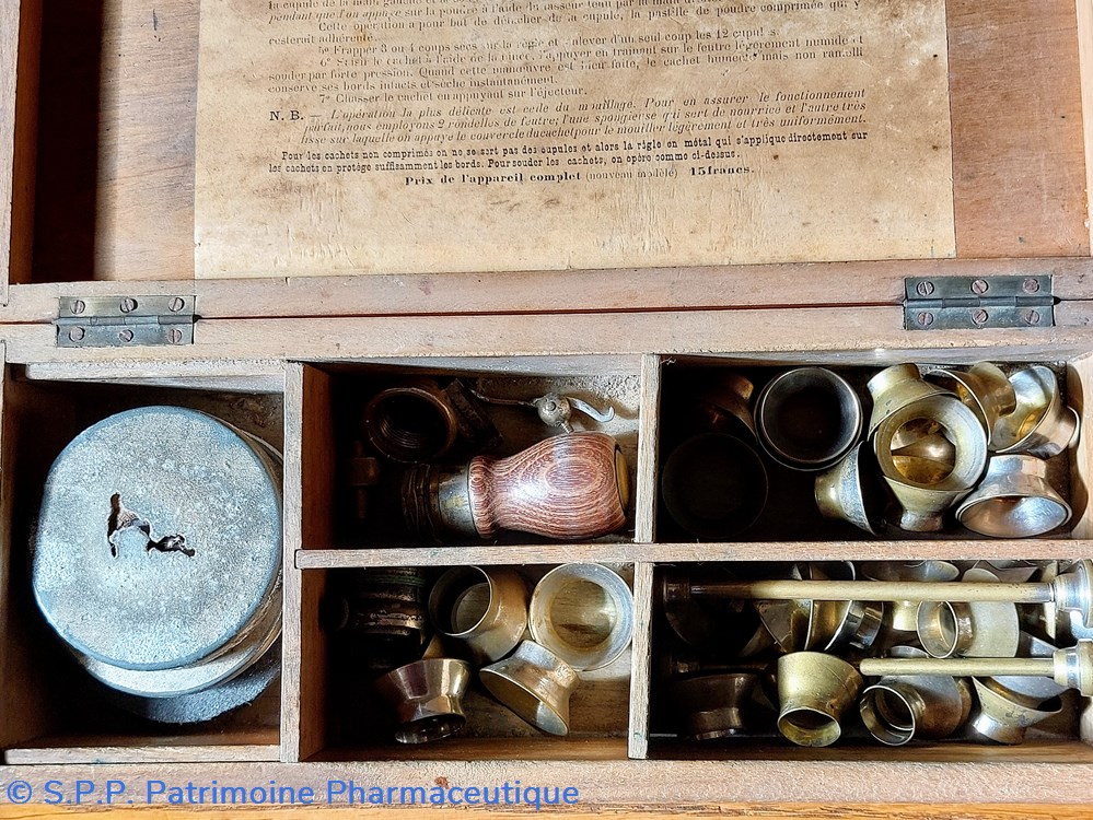 Cacheteur à cupules ( coffret en bois) 4 science pharmacie cacheteur a cupules coffret en bois