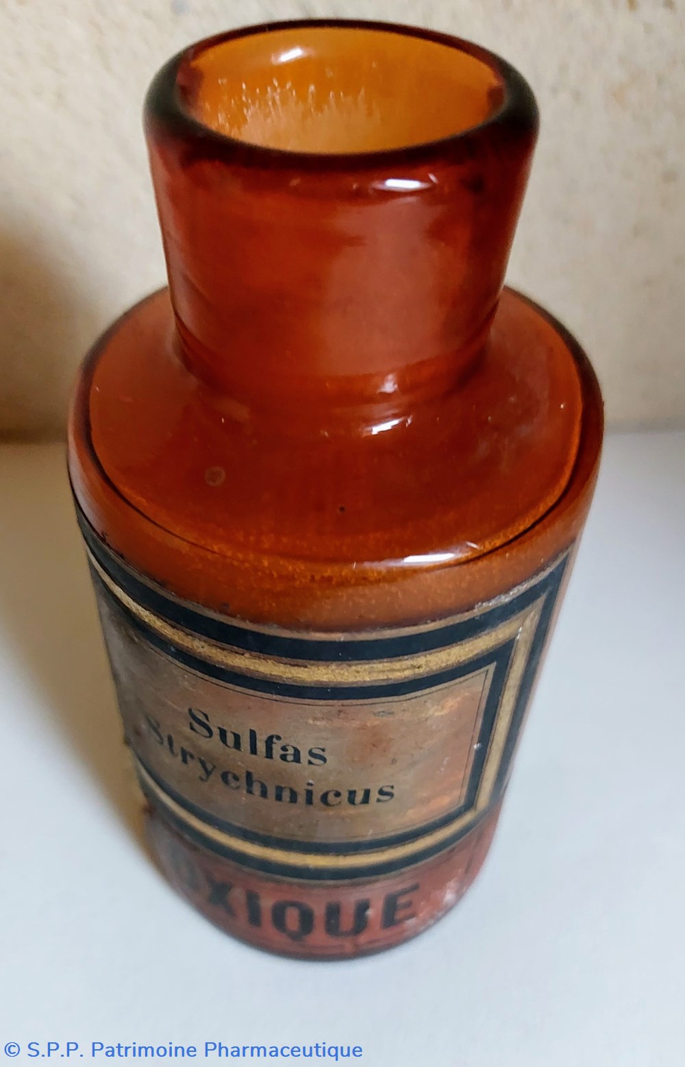 science pharmacie flacon en verre ambre 11 cm sulfas strychnicus