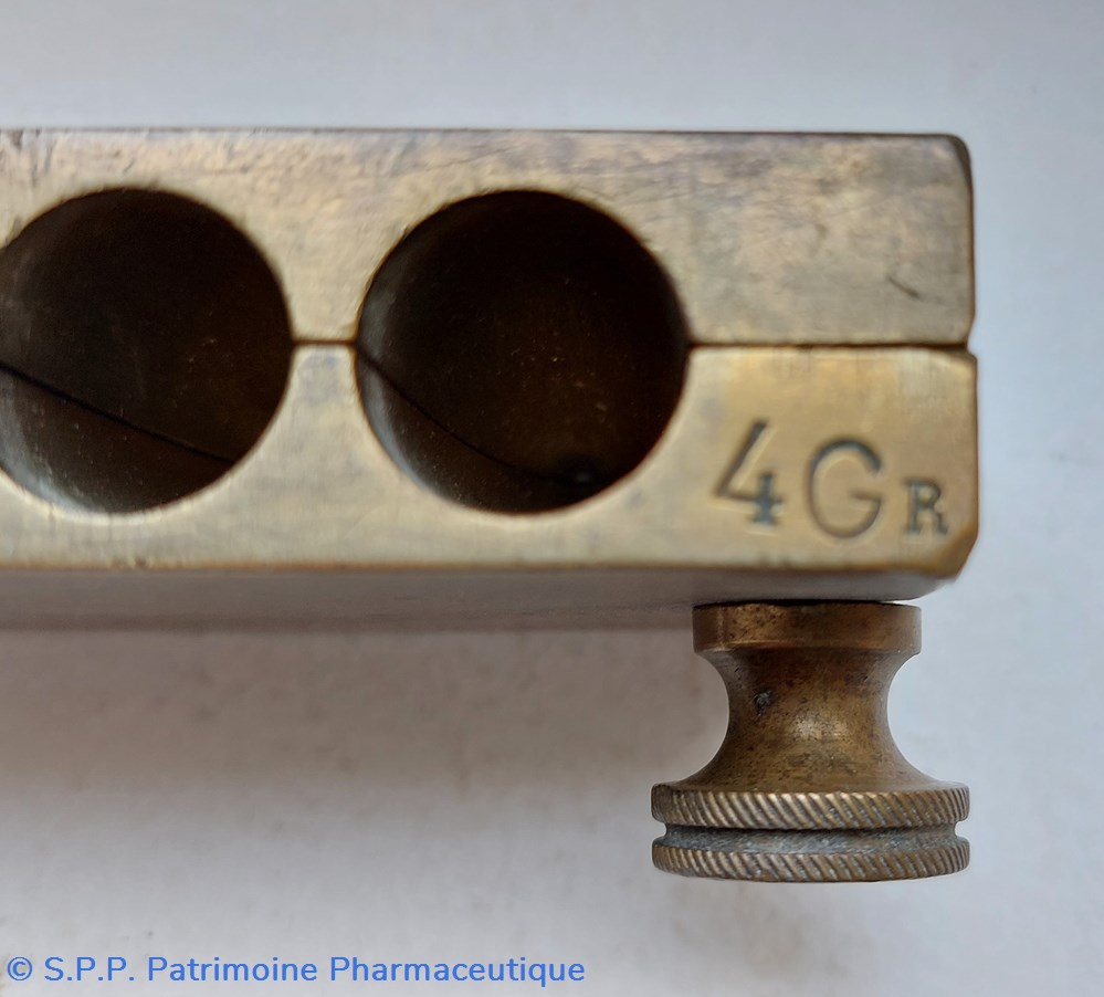 Moule en laiton 6 suppositoires 683- 4 Gr 4 science pharmacie moule en laiton 6 suppositoires 683 4 gr