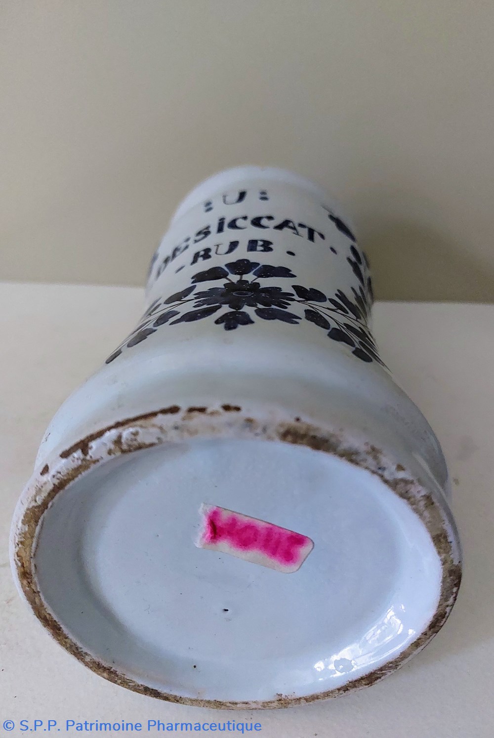 science pharmacie albarello faience u desicat rub decor bleu