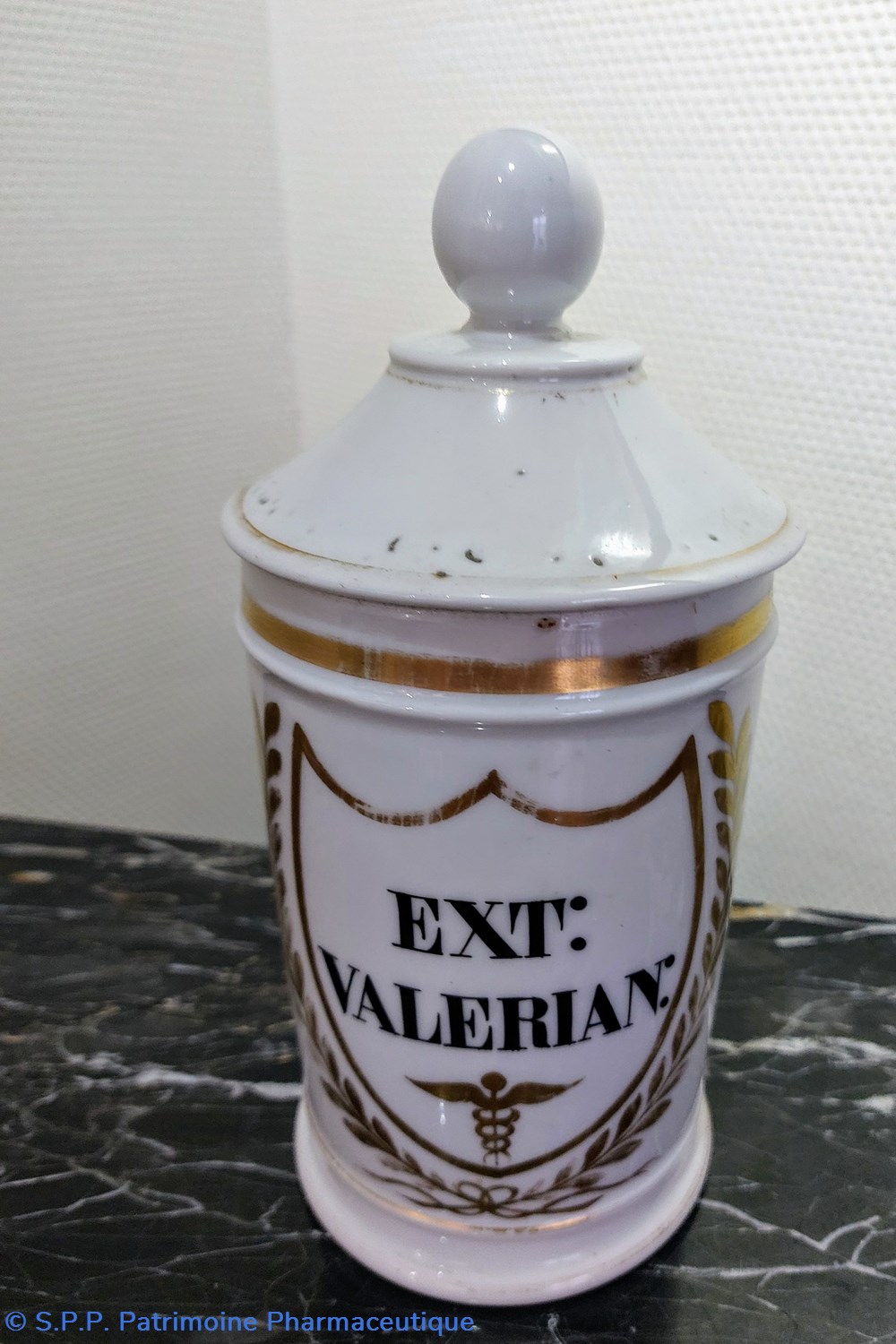 Pot faïence blanche EXT: VALERIAN: 5 science pharmacie pot faience blanche ext valerian