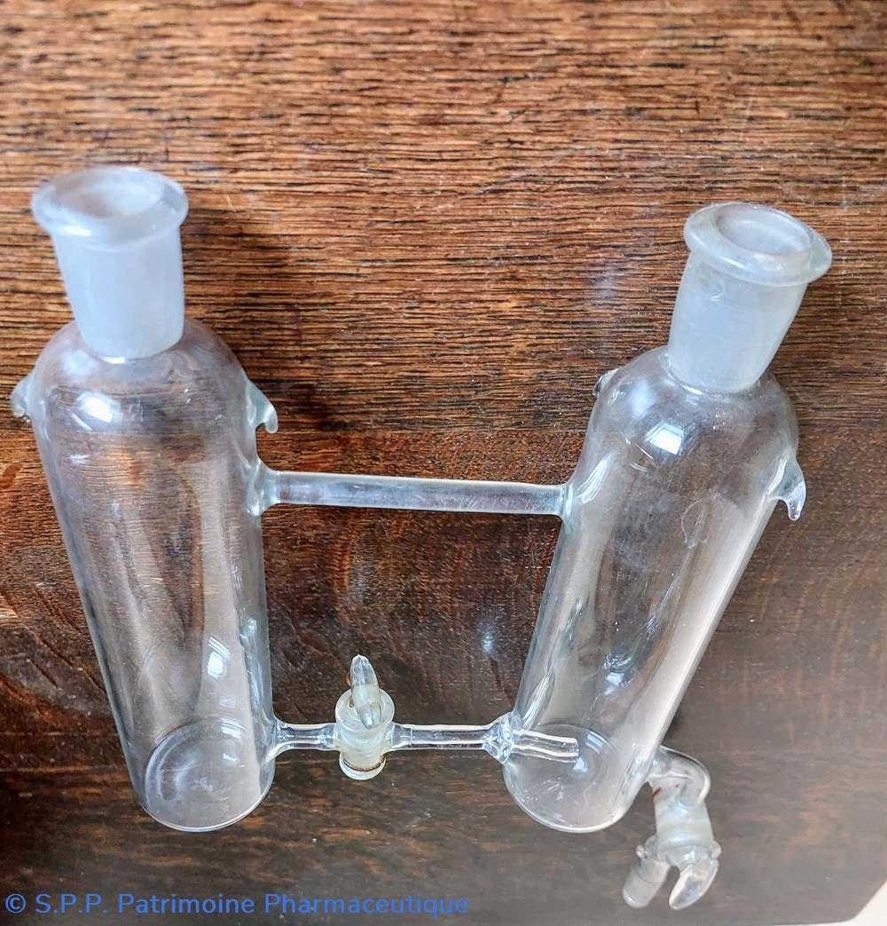 Dispositif de laboratoire en verre 5 science pharmacie dispositif de laboratoire en verre