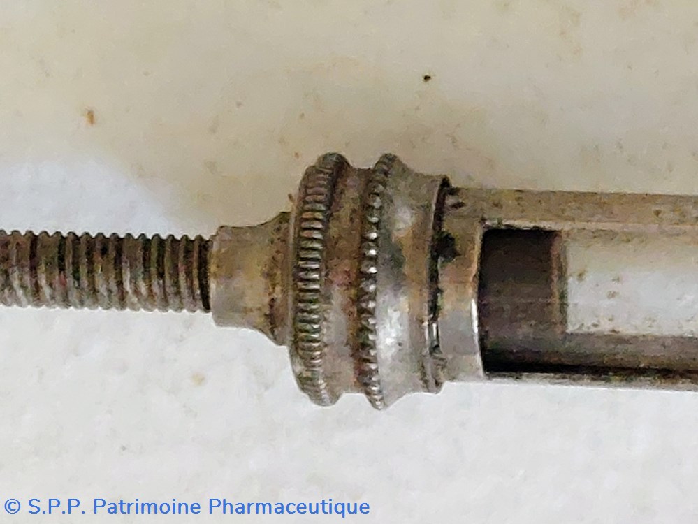 Seringue métal /corps en verre /piston gradué 3 science pharmacie seringue metal corps en verre piston gradue