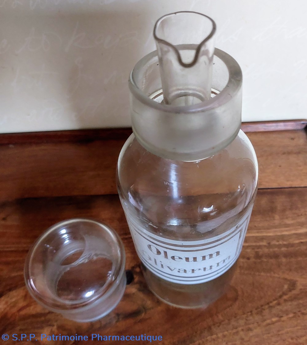 Bouteille verseuse en verre "Oleum Olivarum" 4 science pharmacie bouteille verseuse en verre oleum olivarum