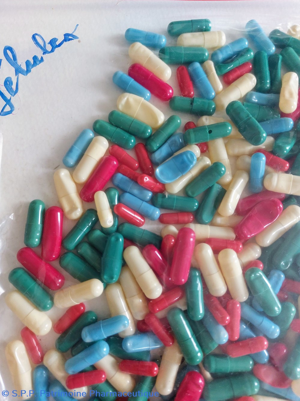 Gélules multicolores vides science pharmacie gelules multicolores vides