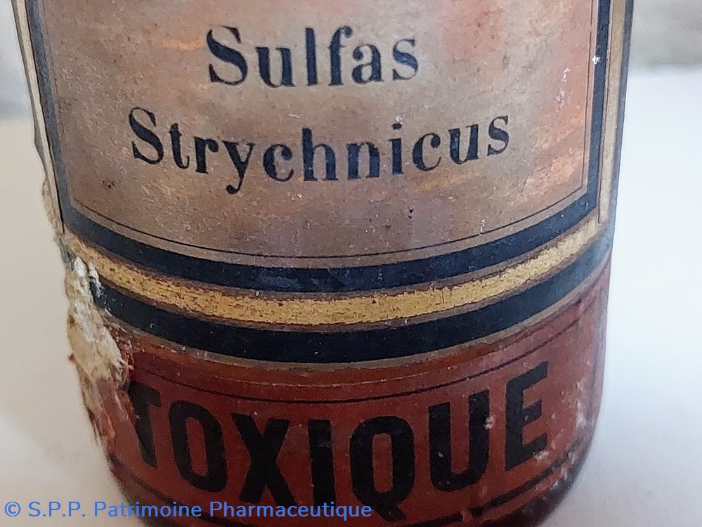 science pharmacie flacon en verre ambre 11 cm sulfas strychnicus