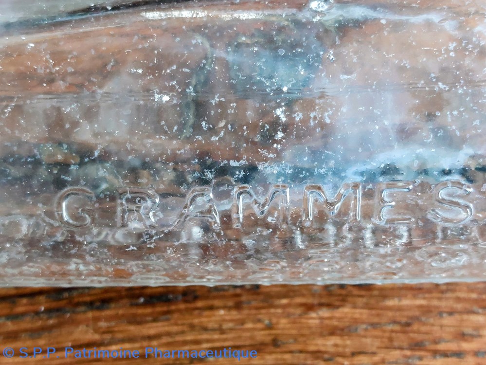 Bouteille graduée /Grammes - cuillerées à soupe 4 science pharmacie bouteille graduee grammes cuillerees a soupe