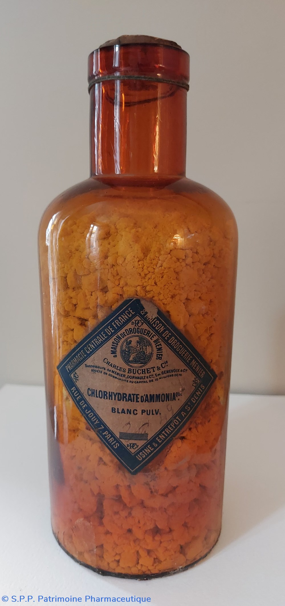 science pharmacie chlorhydrate ammoniaque bouteille verre ambre