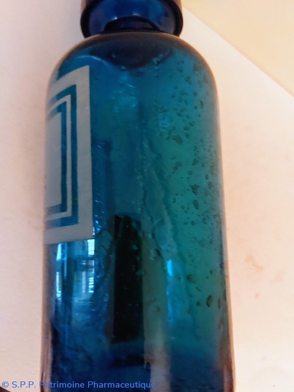 science pharmacie huile camphr flacon verseur verre bleu