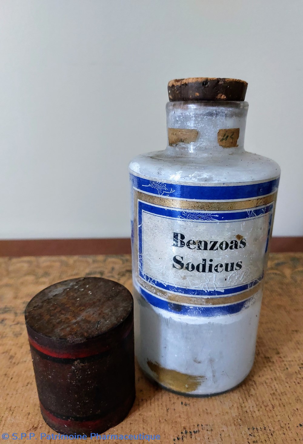 Benzoas Sodicus - Petit flacon en verre transparent 2 science pharmacie benzoas sodicus petit flacon en verre transparent
