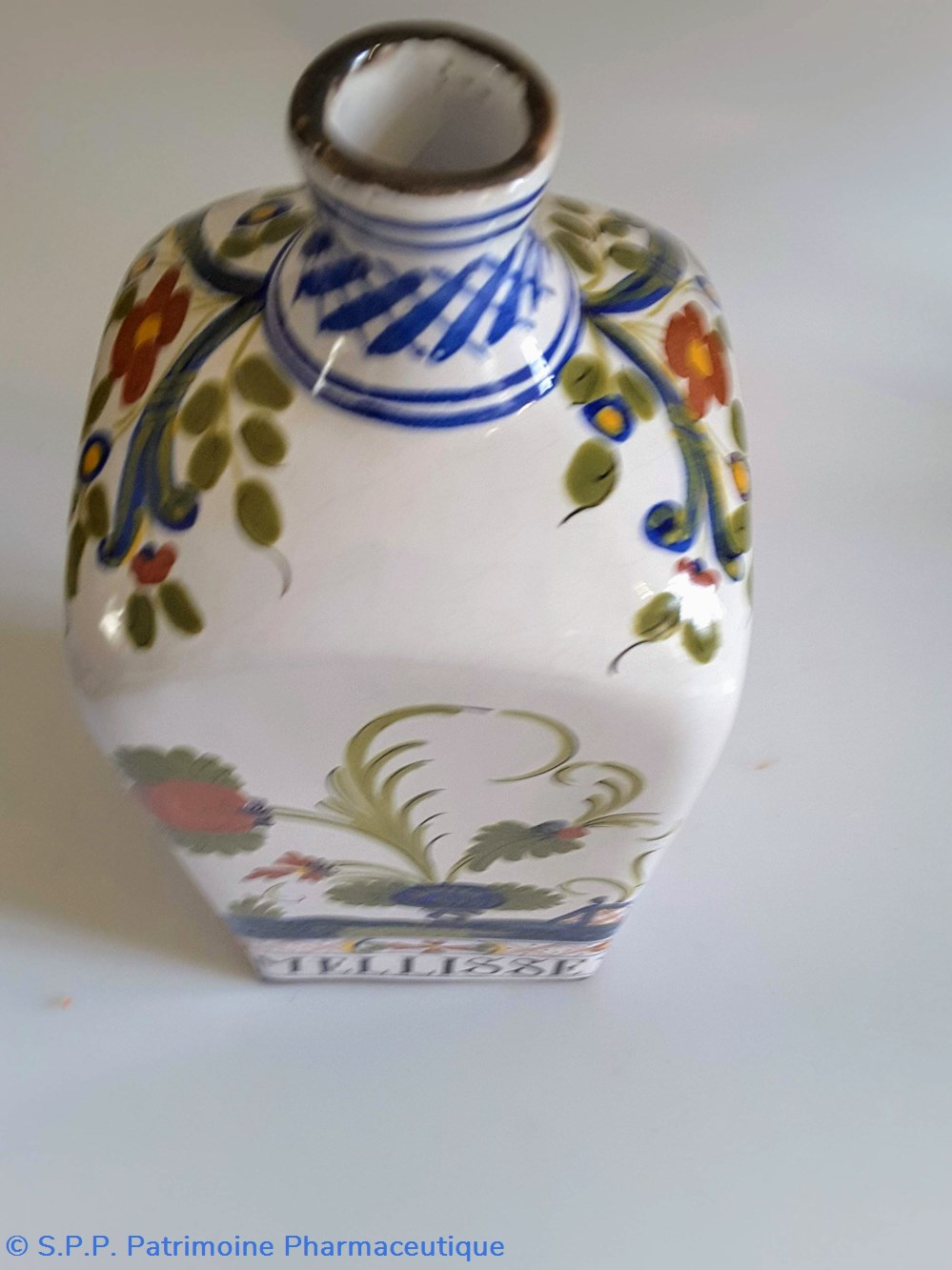 science pharmacie bouteille en faience melisse