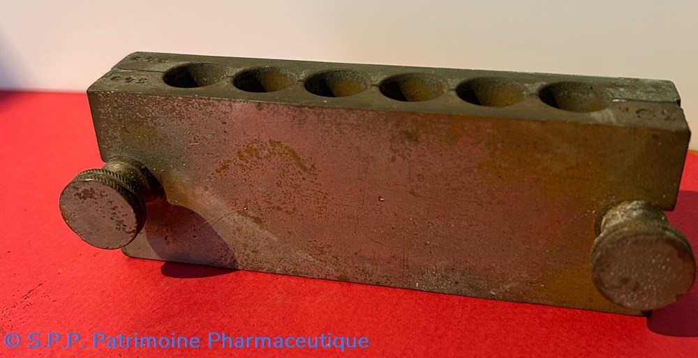 science pharmacie moule a suppositoires 6