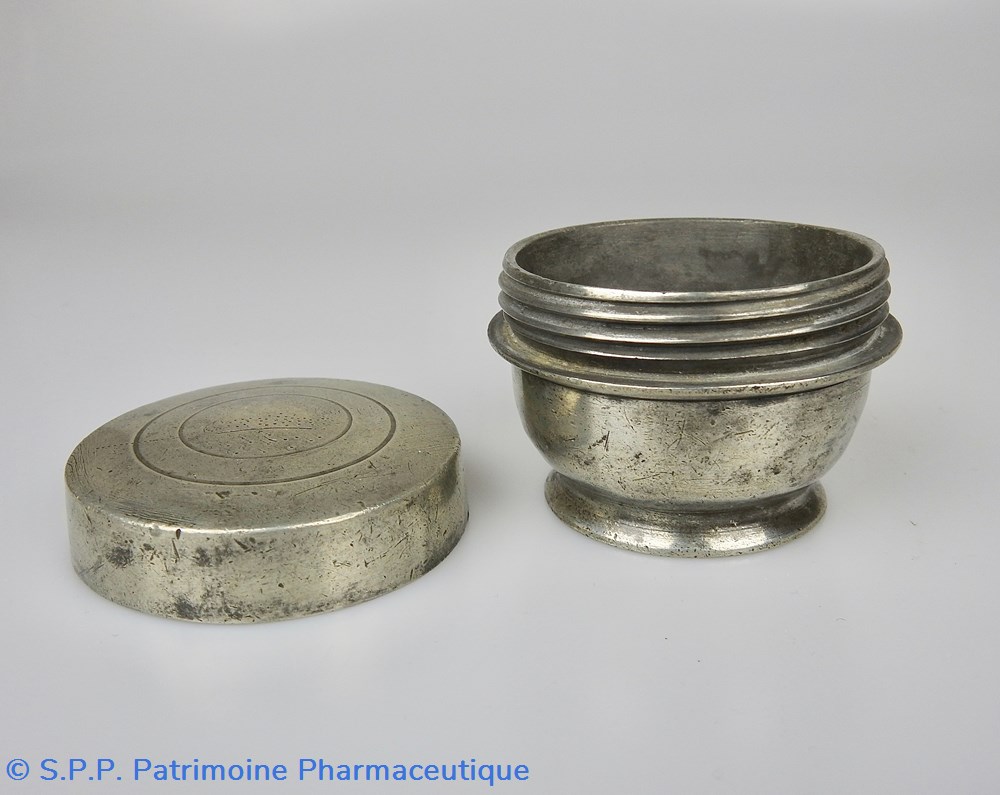 science pharmacie boite a onguent