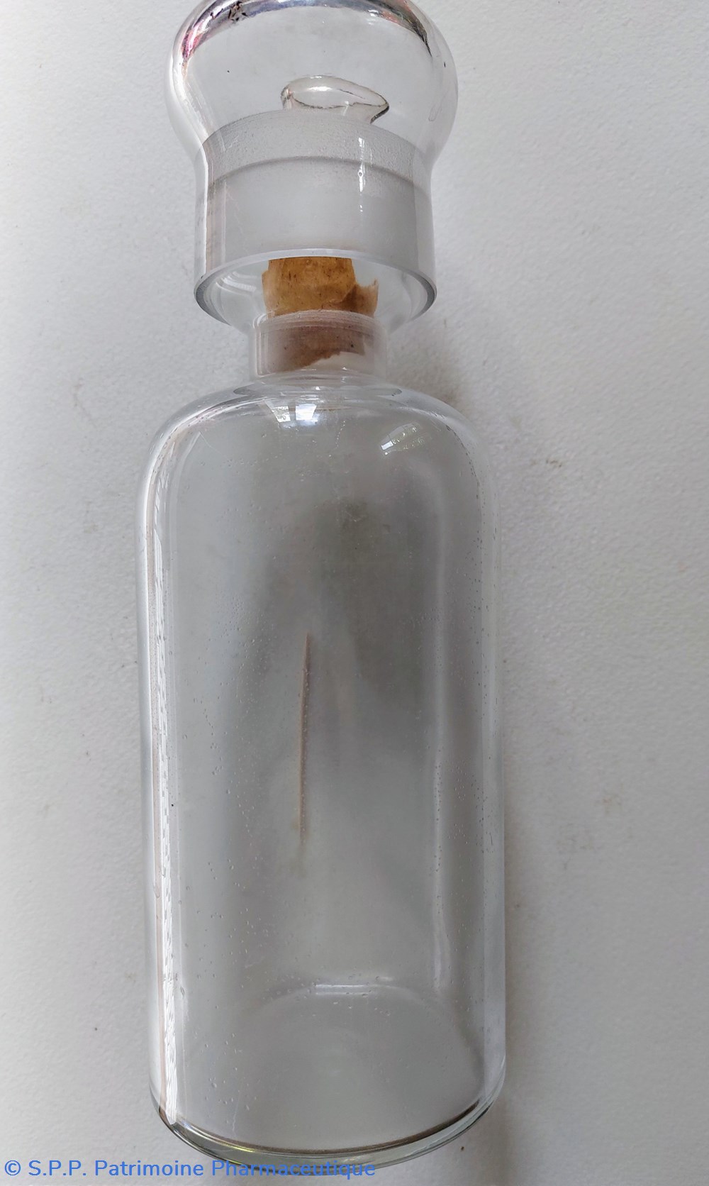 Flacon à bec verseur amovible "N1" verre incolore 3 science pharmacie flacon a bec verseur amovible n1 verre incolore