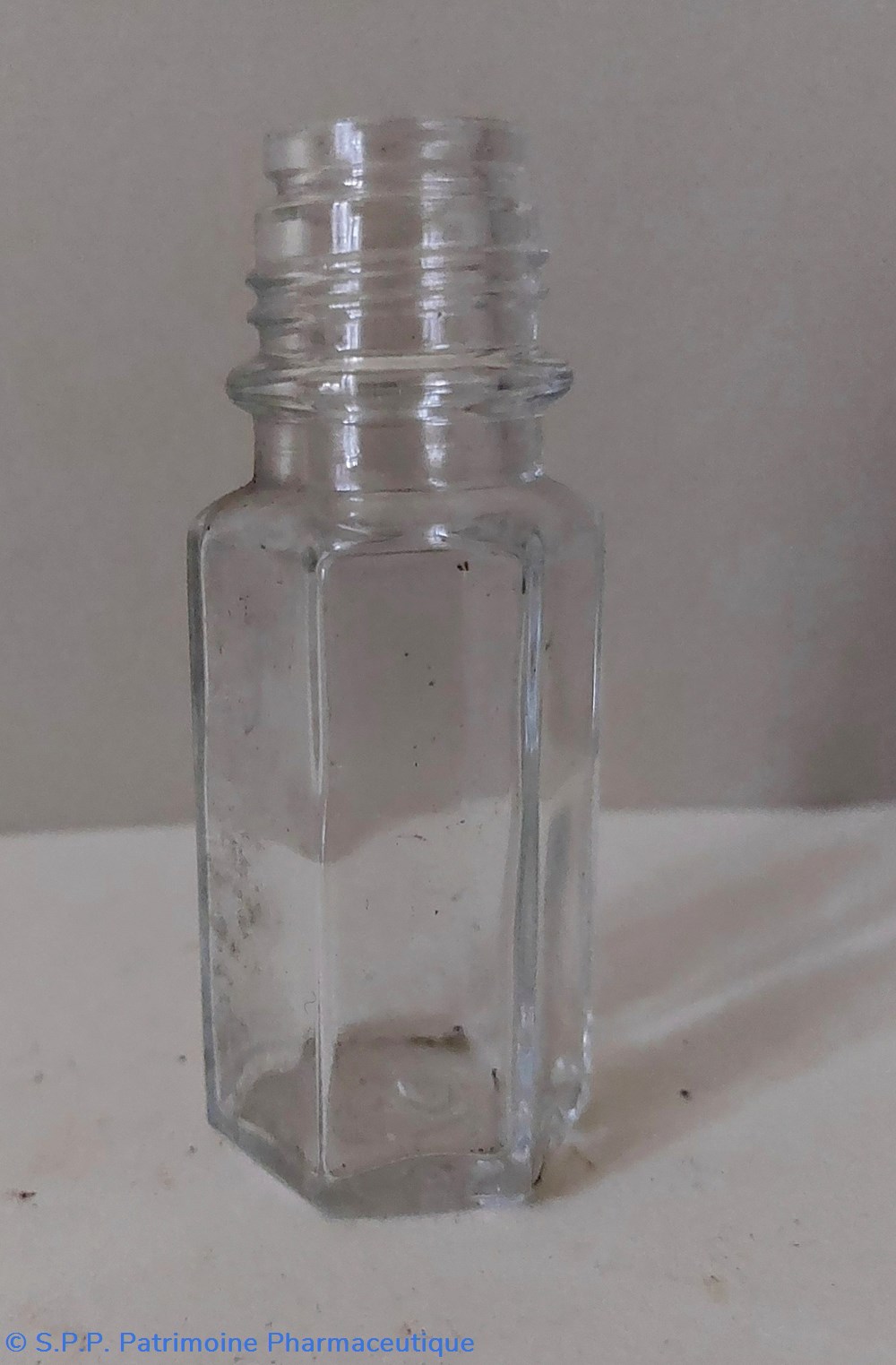 Flacon vide forme hexagonale science pharmacie flacon vide forme hexagonale