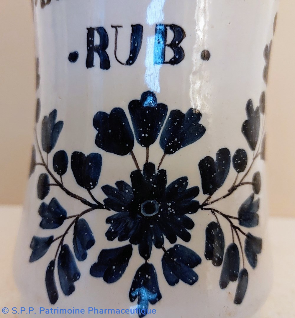 science pharmacie albarello faience u desicat rub decor bleu