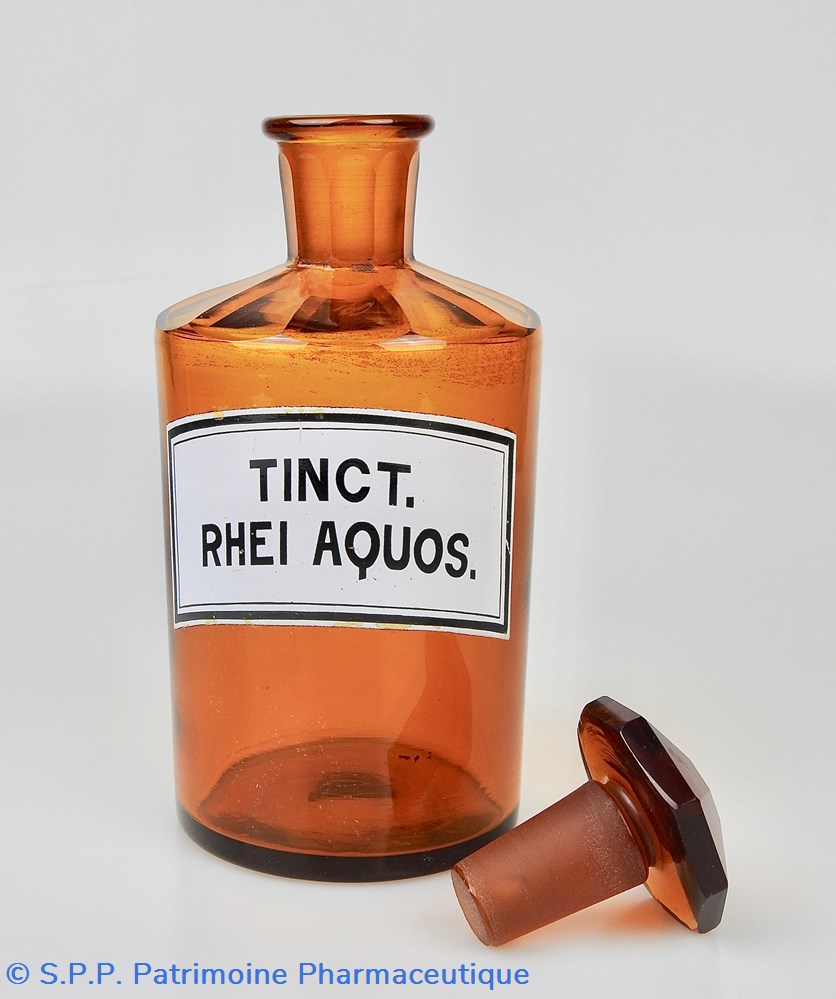 Flacon de pharmacie en verre ambré moyen modèle à étiquette blanche et noire 3 science flacon de pharmacie en verre ambre moyen modele a etiquette blanche et noire