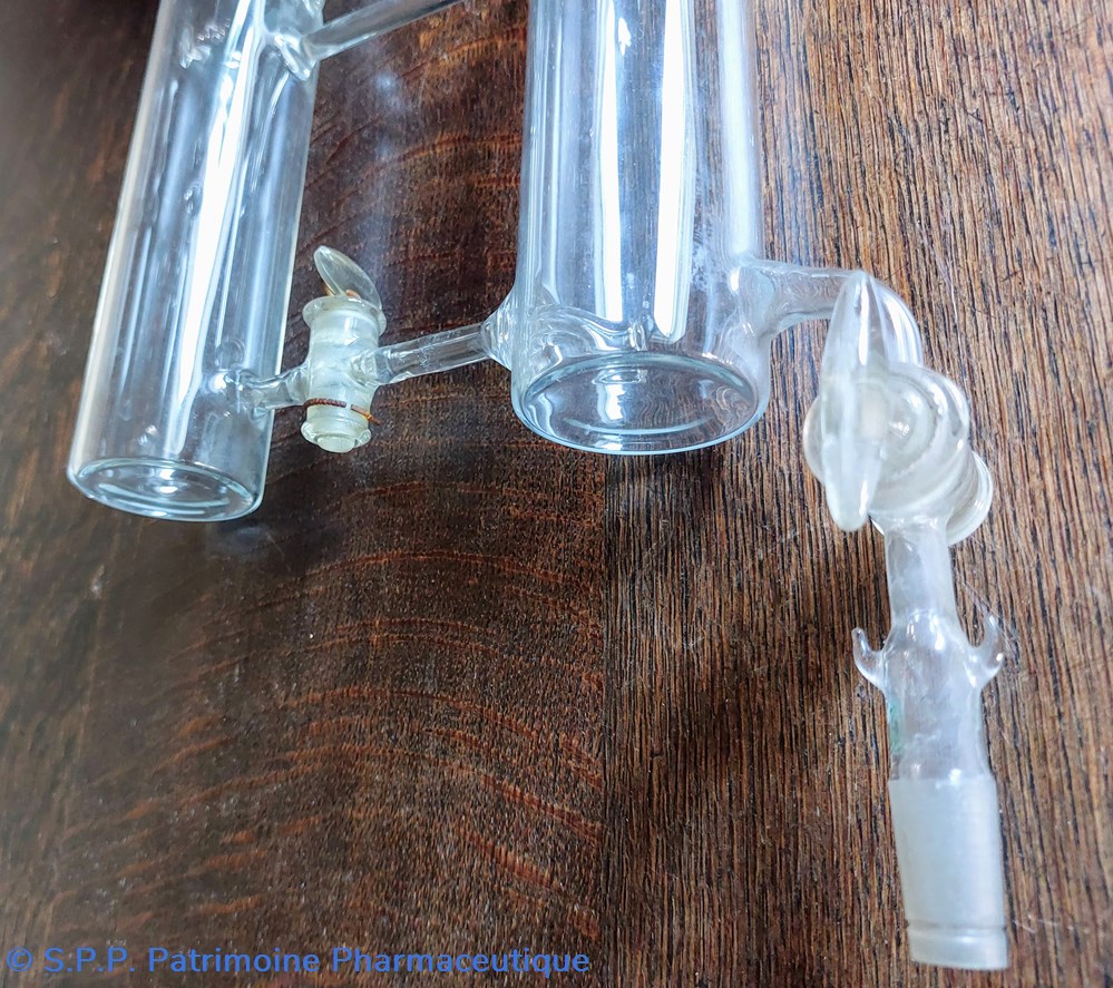 Dispositif de laboratoire en verre 4 science pharmacie dispositif de laboratoire en verre