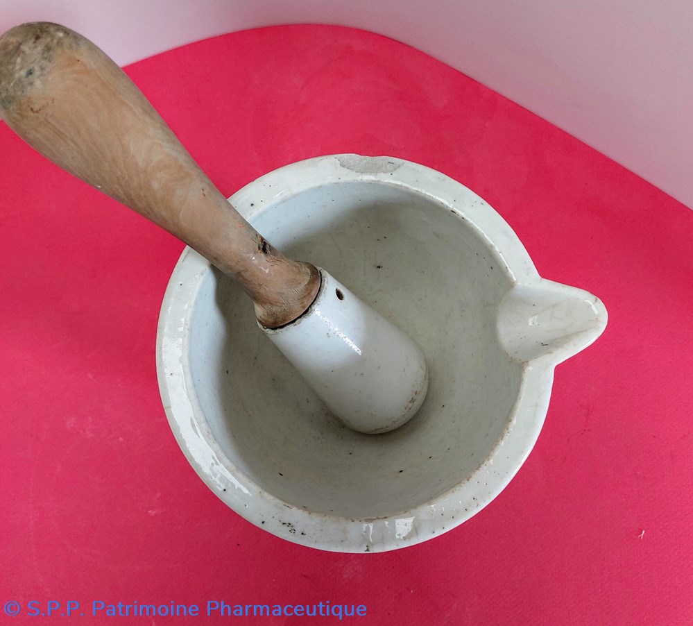 Mortier en faïence blanche avec pilon 2 science pharmacie mortier en faience blanche avec pilon